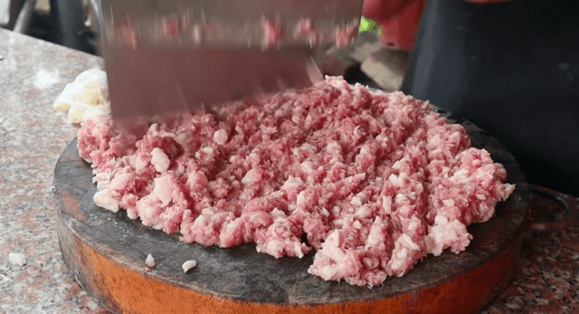 
红烧狮子头这样做最经典 注意这点肉质细嫩鲜美 鲜味营养又解馋“JDB电子试玩网页版”(图3)