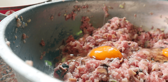 
红烧狮子头这样做最经典 注意这点肉质细嫩鲜美 鲜味营养又解馋“JDB电子试玩网页版”(图4)