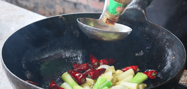 
红烧狮子头这样做最经典 注意这点肉质细嫩鲜美 鲜味营养又解馋“JDB电子试玩网页版”(图7)