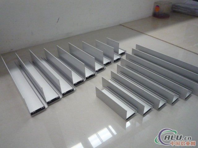 JDB电子_手握网约车牌照 华泰汽车在下一盘什么棋?(图1) JDB电子试玩网页版